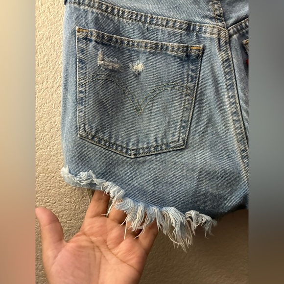 Levi's Women's 501 Original Light Blue Denim Shorts 28 - Picture 7 of 16